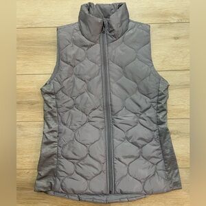 Tahari sport Quilted Sleeveless vest size large